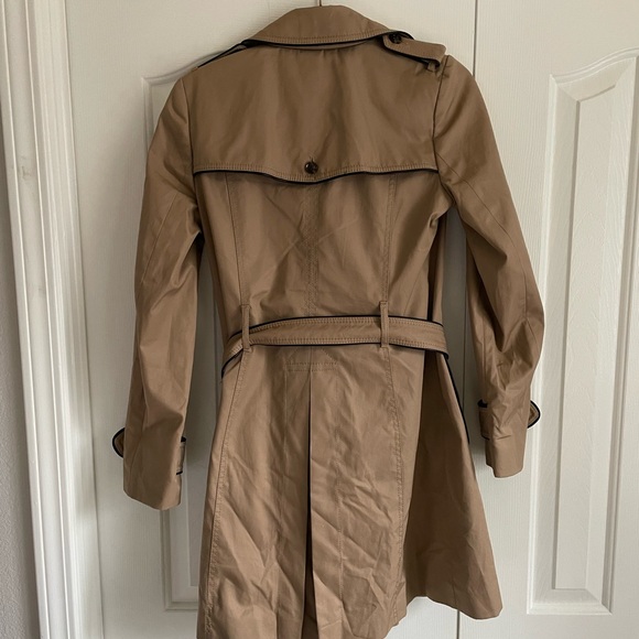Khaki Trench Coat with Black Trim from Banana Republic, brand new with tags - Picture 4 of 7